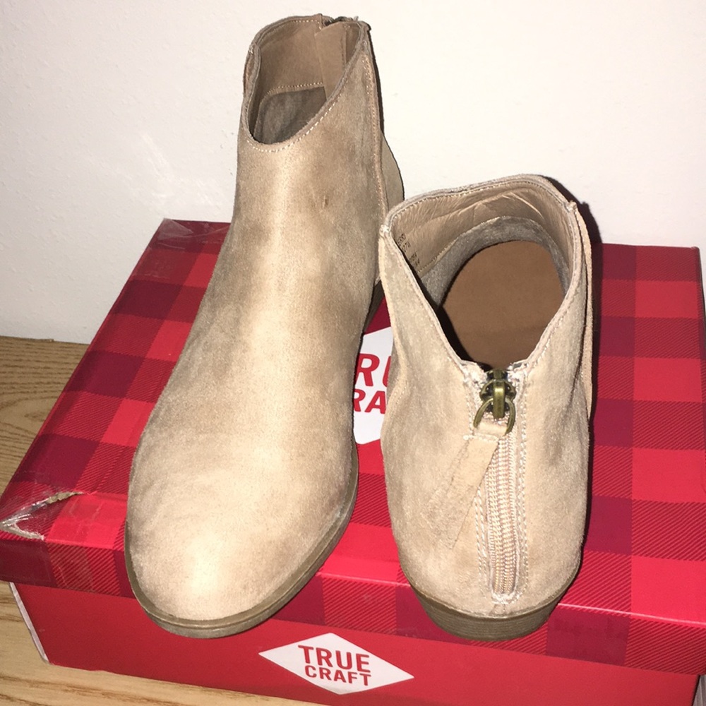 New True Craft 1” Heel Suede Feel Booties Natural - Picture 6 of 8